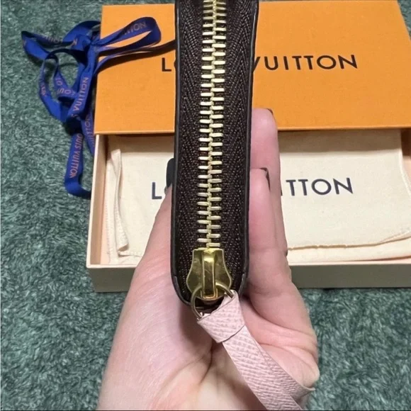 Louis Vuitton Checkered Wallet - Picture 2 of 5